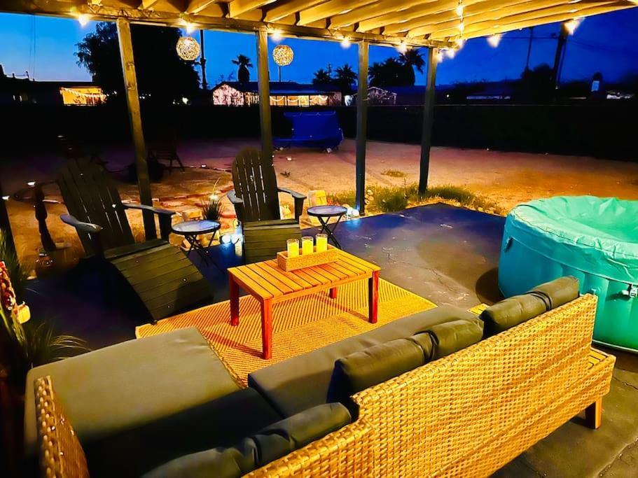 The Desert Monroe-Hot Tub-Firepit-Games-By Joshua Tree National Park ทเวนตีไนน์พาล์มส์ ภายนอก รูปภาพ